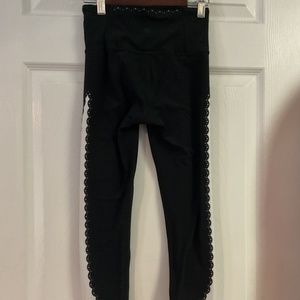 Athleta Elation Scallop Capri leggings XXS
